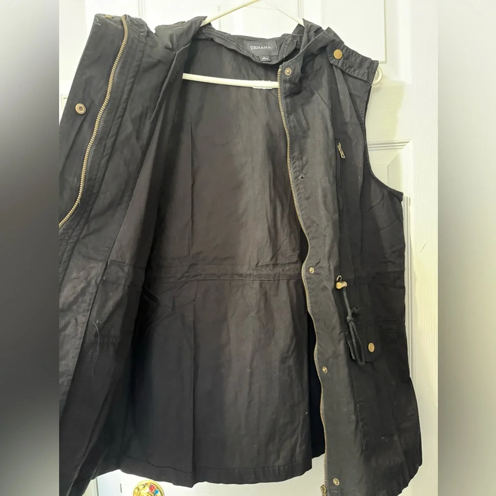 Zenana Outfitters Black Hooded Vest - READ FULL DESCRIPTION - Picture 8 of 9